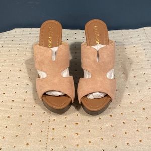 9.5 Women’s platform chunky heel slides sandals in light pink - new - never worn